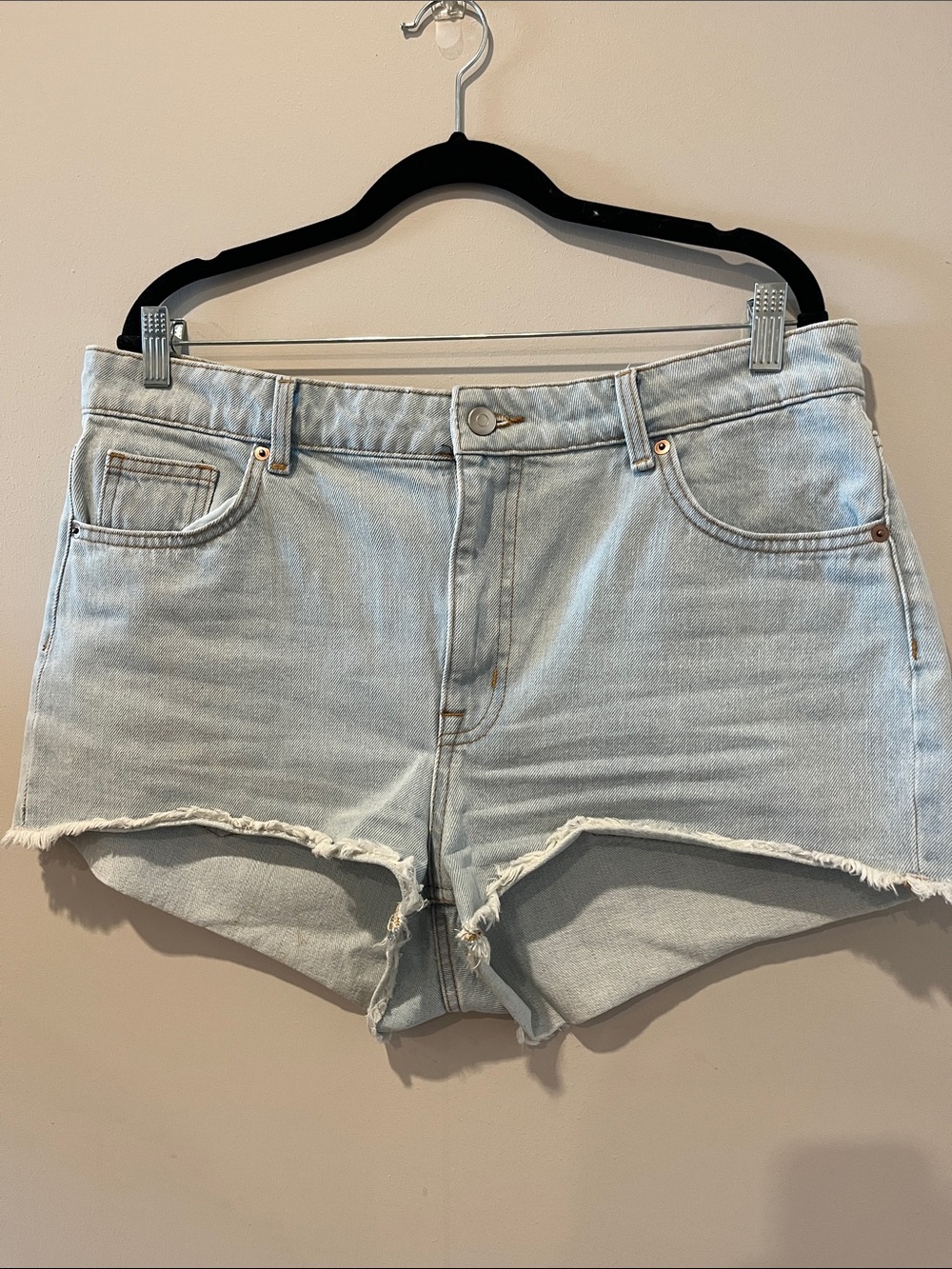 H&M Women’s Light Blue Raw Hem Denim Shorts